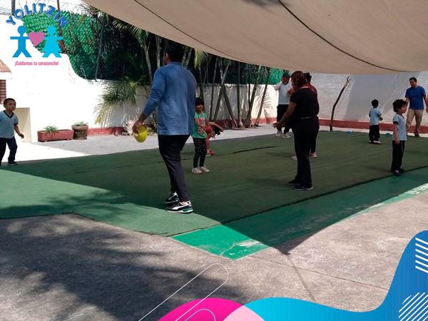 Actividad deportiva en patio